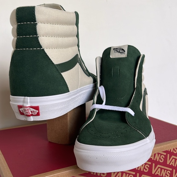 Vans Men’s Sk8-Hi Canvas/Suede Mountain Vie
VN0007NSBD6
Sneakers - Picture 9 of 16